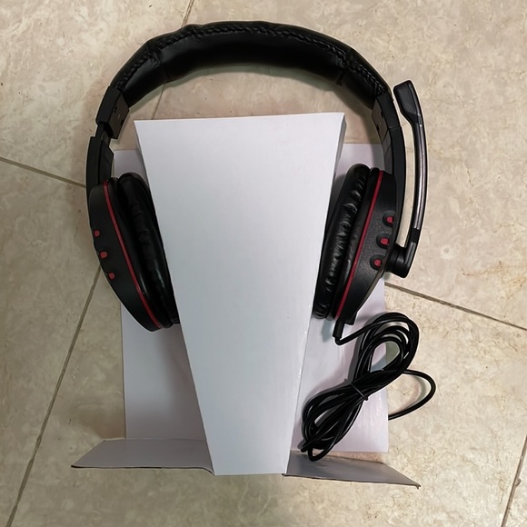 Brand New gaming headset, works for any type of gaming console - Picture 3 of 4